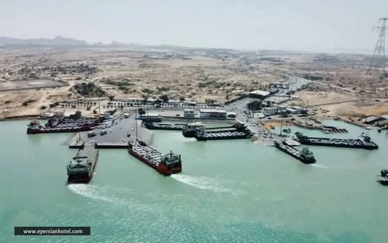 اسکله توقف لندیگراف در ساحل جزیره قشم